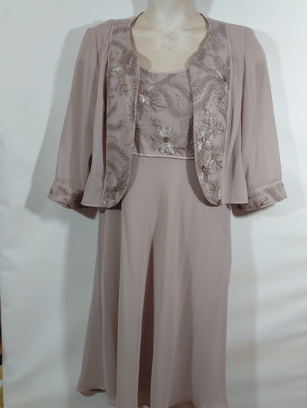 Le Bos Embellished Dusty Mauve Beige Chiffon Dress with Cropped Jacket Size 16